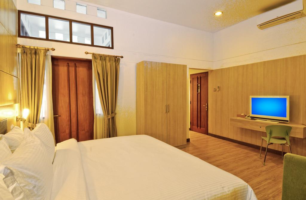 Bumi Bandhawa Hotel Bandung Exterior photo